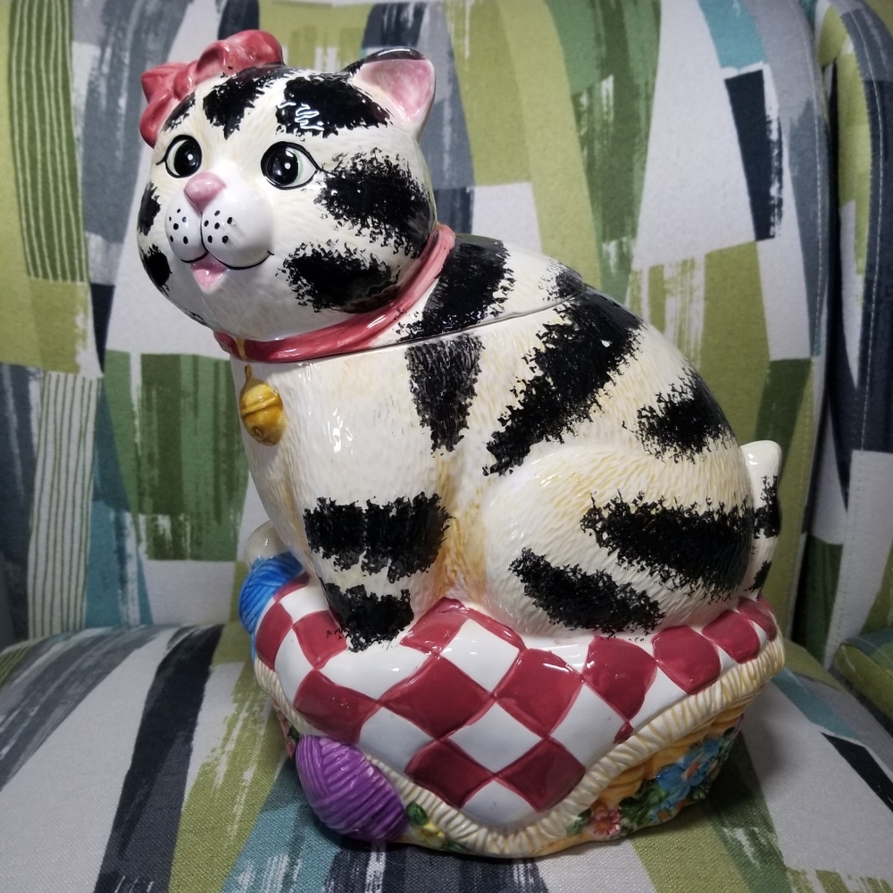 Vtg Lady Cat Cookie Jar Kitten With Yarn In Picnic Basket By International Art